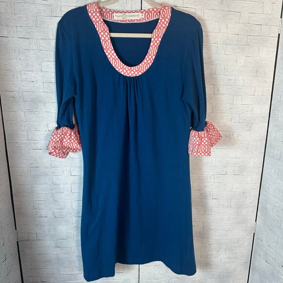 Tracy Negoshian Dresses & Skirts - Tracy Negoshian women’s dress knit travel dress bell sleeve pocket feminine